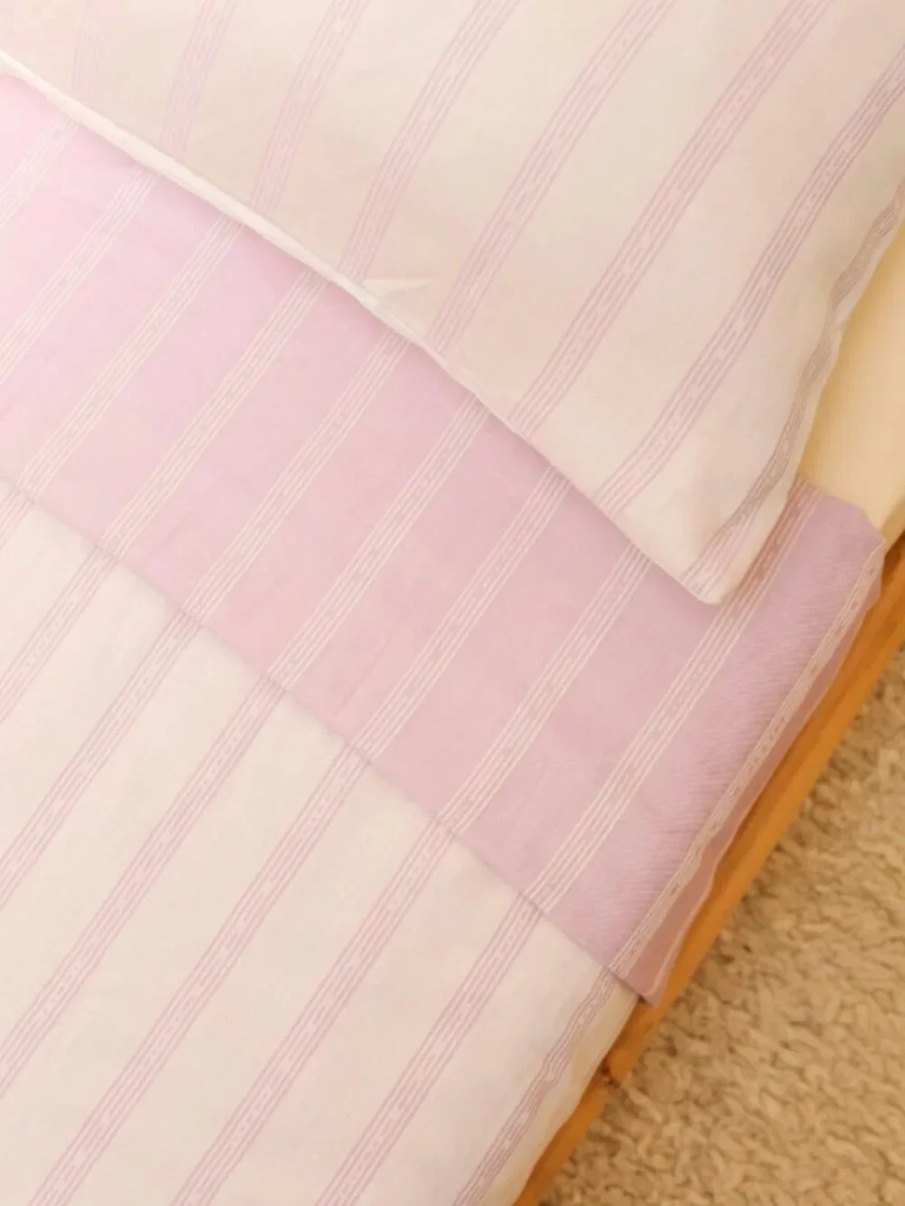 Duvet cover and sheet set from Crisp Sheets - Reversible Lilac